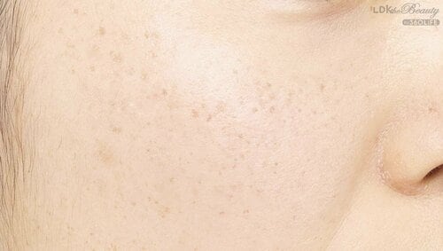 STEP1：下地を塗る コーラルチークおすすめ イメージ