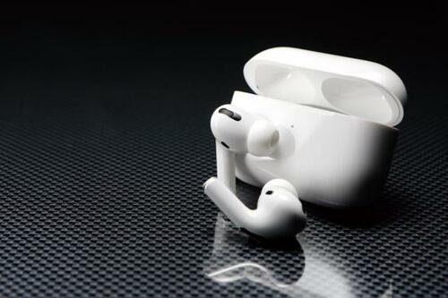 ポイント5：騒がしい所での通話はProが明瞭に聞こえる イメージ