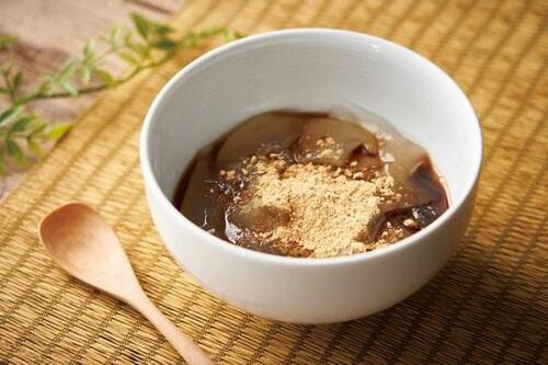 もっちり食感で後味はサッパリ「寒天くずもち」 イメージ2