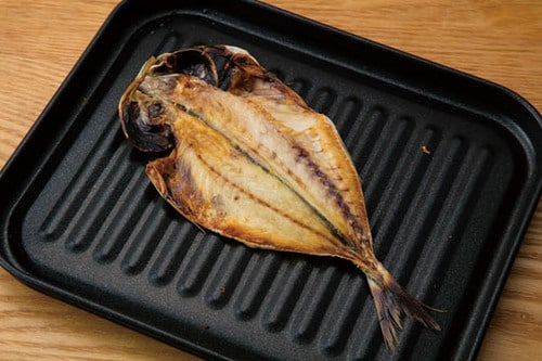 ④裏返さなくても皮までパリパリになるグリルトレー