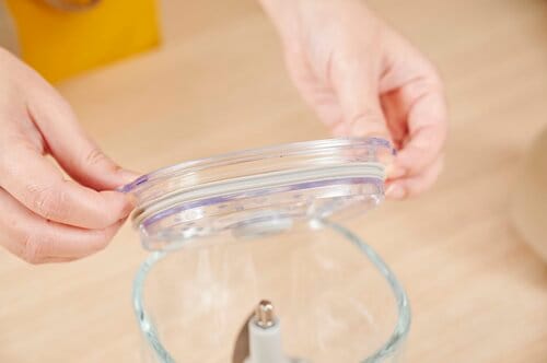 スイッチが押しやすく、動作中にズレにくい! フードプロセッサーおすすめ イメージ2