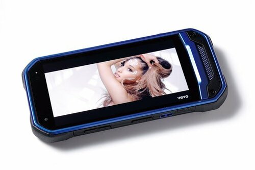 7位: アウトドアがウリのスマホなので大きくゴツめです