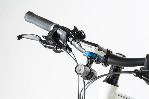 8位: 横方向に光が広がるライトですRAVEMEN「CR300」 イメージ14