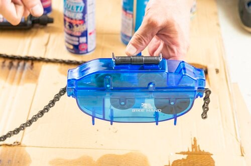 頑固な汚れが落とせるチェーン洗浄器とは?