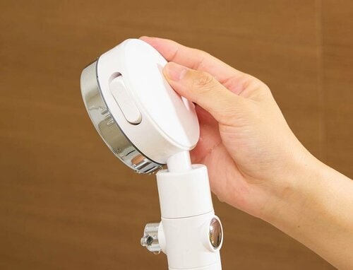 使用感：首振り機能で360度ヘッドが動く 節水シャワーヘッドおすすめ イメージ2