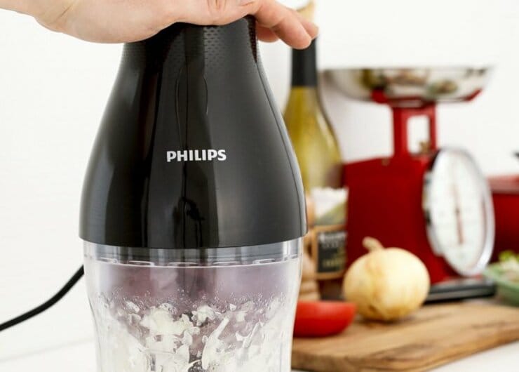 手で切ってる場合じゃない！ <br>時短チョッパーなら7秒で食材をみじん切り！