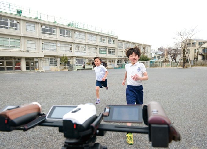 スマホ全盛時代でも学校行事には<br />ビデオカメラが絶対におすすめなワケ①