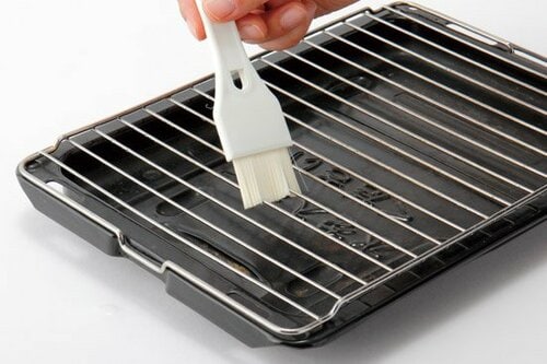 焦げ付き防止にサラダ油をひと塗り イメージ