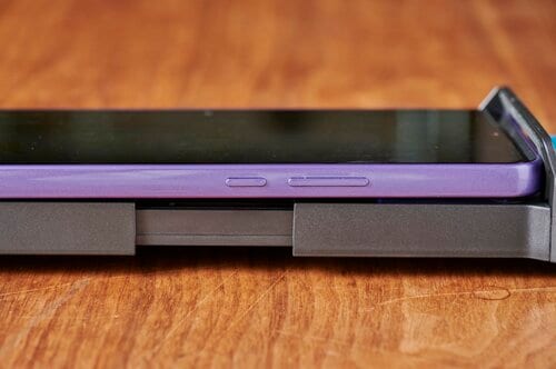 結果：バネの力でしっかりホールドしてくれました！ スマホマウントパーツおすすめ イメージ6