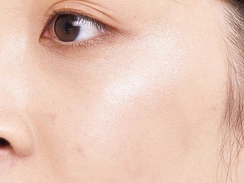 狙った位置にツヤをプラス ハイライトおすすめ イメージ