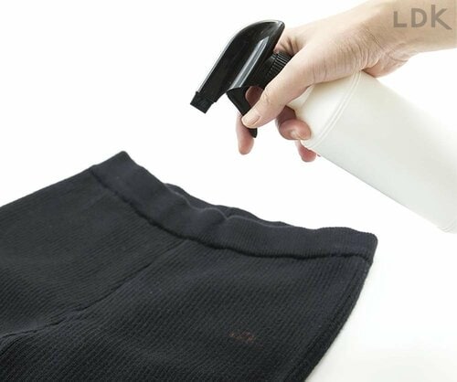 2:湿らせる ニットの毛玉を取るコツおすすめ イメージ