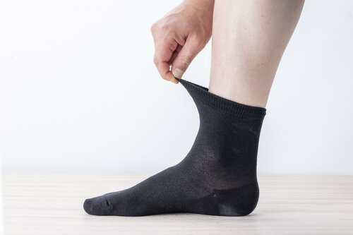 消臭靴下を履いた足
