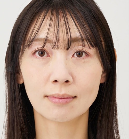 口元の血色感が上がると疲れた感じが消える！ 色つきリップクリームおすすめ イメージ