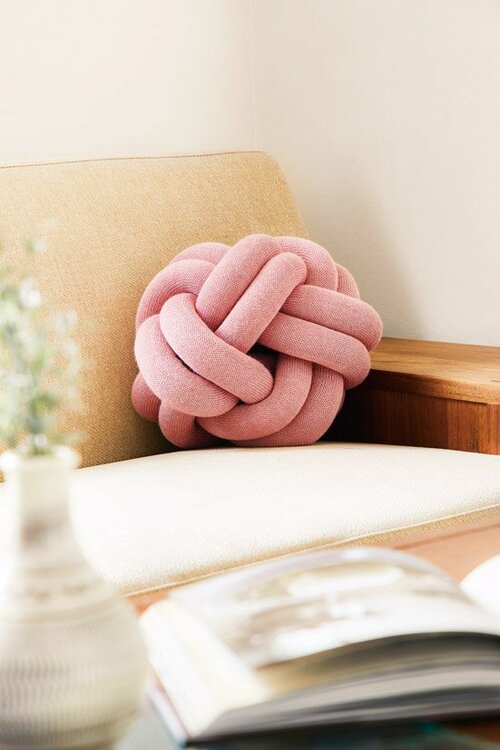 DESIGN HOUSE STOCKHOLM:Knot Cushion pink