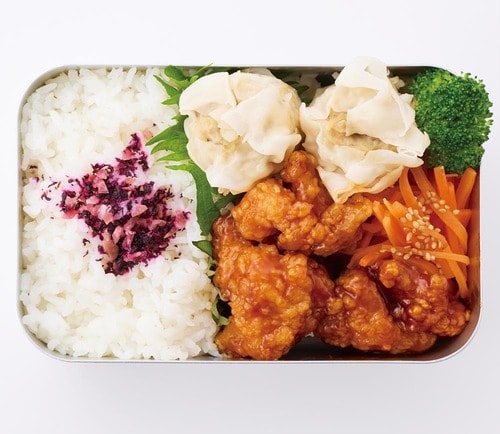 茶色のみで彩りが気になるなら野菜やグッズで色を加えて！ お弁当向け冷凍食品おすすめ イメージ2