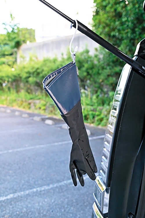 吊るして干せるフック付き カインズ「洗車用ゴム手袋 」おすすめ イメージ