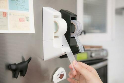 グッと引っ張ってもズレない！冷蔵庫に貼れるテープカッター イメージ