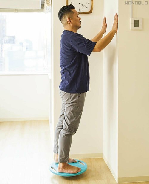 1:乗るだけでOK! まずは5秒乗ってみよう バランスボードおすすめ イメージ