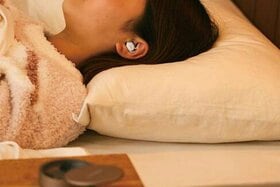 隣のイビキもシャットアウト！ 安眠に導く睡眠用イヤホンはボーズ「Sleepbuds Ⅱ」｜家電批評・オブ・ザ・イヤー2021のイメージ