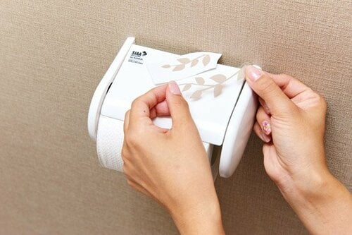 ステッカーが余ったらペーパーホルダーにもデコします イメージ