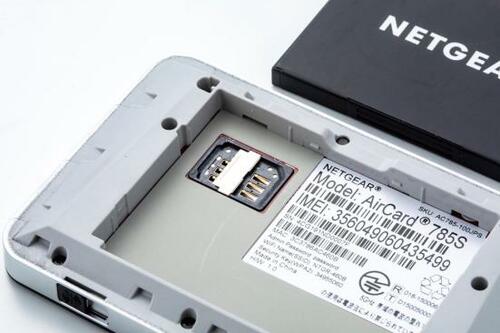 国内は要APN設定だけど親切!NETGEAR「AirCard AC785」