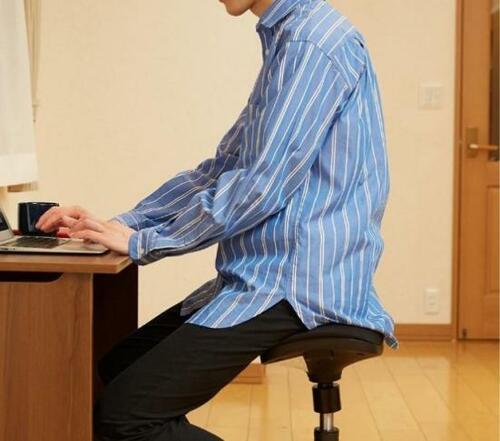 一般的なチェアの半分以下のサイズ！ スタンディングチェア イメージ2