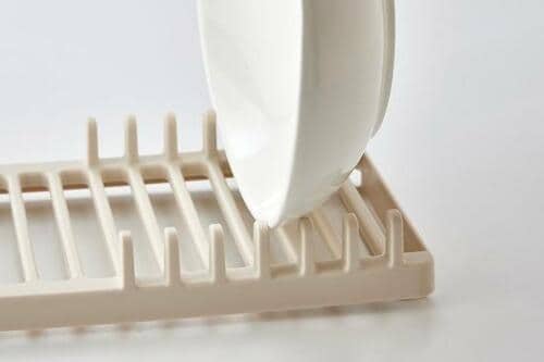 ざんねんポイント1:深めのお皿が置けない イメージ