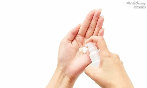 化粧下地と乳液を1:1で混ぜて保湿力&肌なじみをアップ! 乾燥肌向け保湿化粧下地おすすめ イメージ