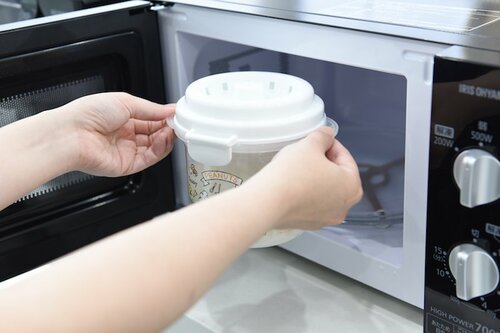 3位: スケーター「ご飯メーカー UDG1 SNOOPY やさい 1合」 料理家が選ぶ電子レンジ炊飯器おすすめ イメージ2