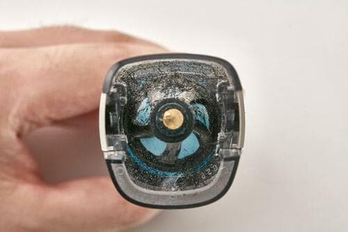 ヒゲを刈りながらお掃除長さの調節や刃のお手入れも簡単！ イメージ2