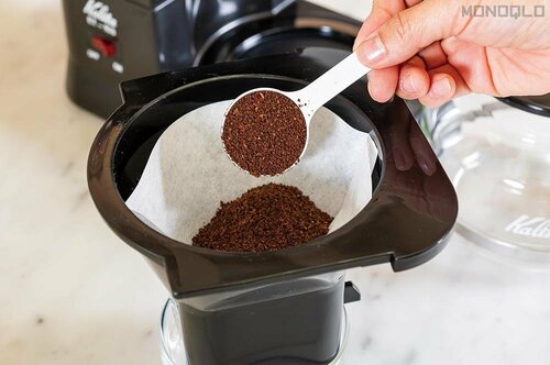 カリタ式ドリッパーにはしずく垂れ防止弁付き コーヒーメーカーおすすめ イメージ