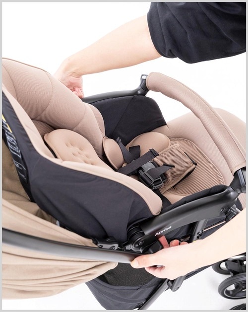 対面・背面をサッと切り替え!「オート4輪」機能を搭載 A型ベビーカーおすすめ イメージ