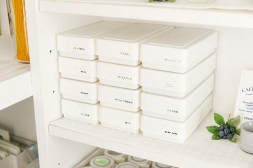 お弁当グッズなど小物類入れには重ねられるフタ付きが優秀です イメージ