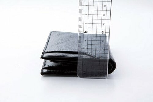 その他の財布は厚さ2cm超持ち歩くにはかさばります イメージ4