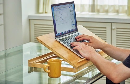 角度調整ができるからPC台に便利 イメージ