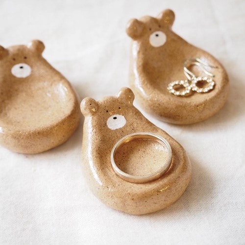 その表情に癒やされたい「きょとん顔のくま 小物入れ 」 イメージ