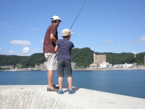 さまざまな魚釣りへの汎用性がシーバスロッドの特徴でもある シーバスロッドおすすめ イメージ