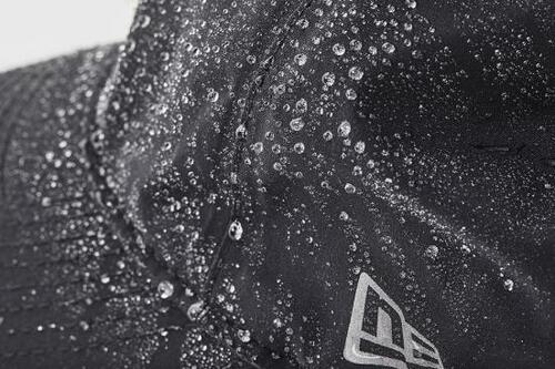 テスト結果:しっかり水をはじくが素材感が気になる