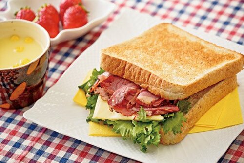 いつもの食パン…トーストで焼くだけですか？ イメージ