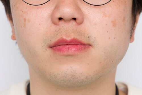 赤みが強く、ナチュラルに血色アップとはいかない メンズ色付きリップおすすめ イメージ2