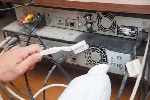 歯ブラシやブラシを使って隅々までキレイに！ イメージ