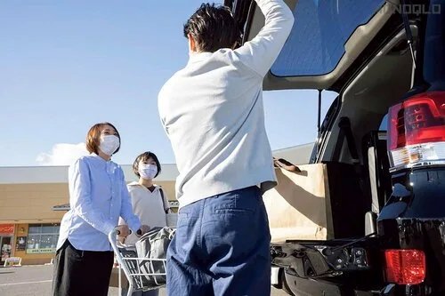 コーデしやすい大人のマスト服を探そう テーパードスラックスおすすめ イメージ