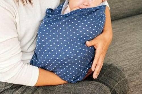 ブランケットやおくるみとしても使える 授乳ケープおすすめ イメージ