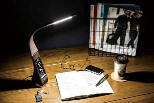 光も角度もほどよく調整「WILIT　LEDデスクライト」 イメージ2