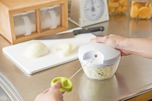 ヒモを引っぱるだけ！通販で人気のみじん切り器 イメージ2
