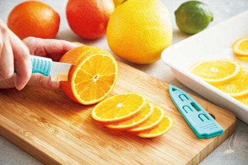 ［No.04］見た目以上によく切れる フルーツがザクザク切れるナイフ！ イメージ