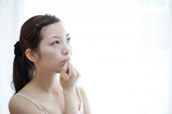 「ノーメイクデーで肌を休めよう」に落とし穴がある?