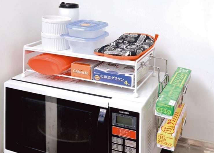 「置くだけです」レンジ上の収納力がマシマシになる、もっともカンタンな方法