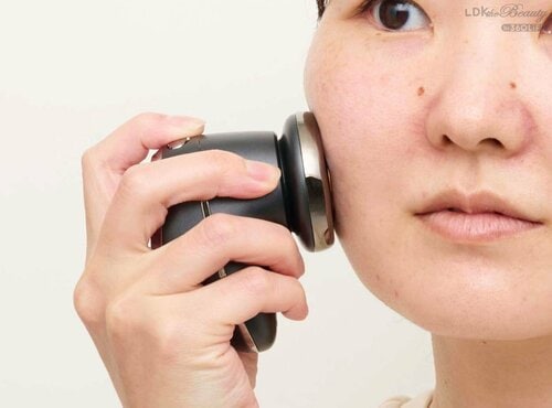 使いやすさ：面が丸く顔にフィット。画面表示はやや見にくい 美顔器おすすめ イメージ