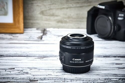 キヤノン:EF-S35mm F2.8 マクロ IS STM